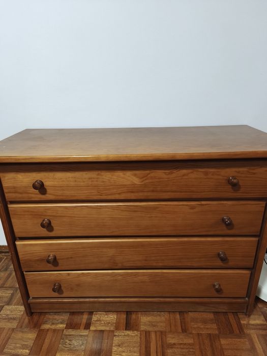 Comoda e mesinhas de cabeceira