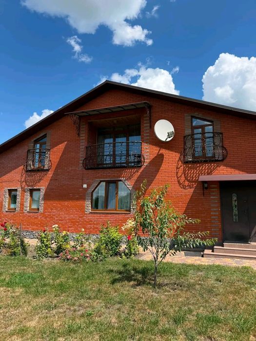 Продаж маєтку с Телешівка. 2 будинки на одній території