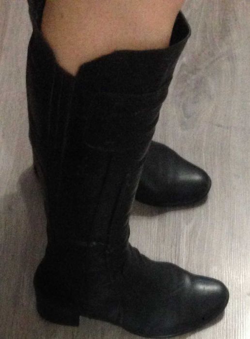 Зимние кожаные высокие сапоги Размер 36 Состояние лёгкое б/у