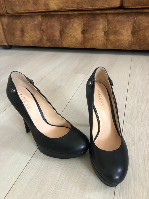 Sapatos cerimónia Guess