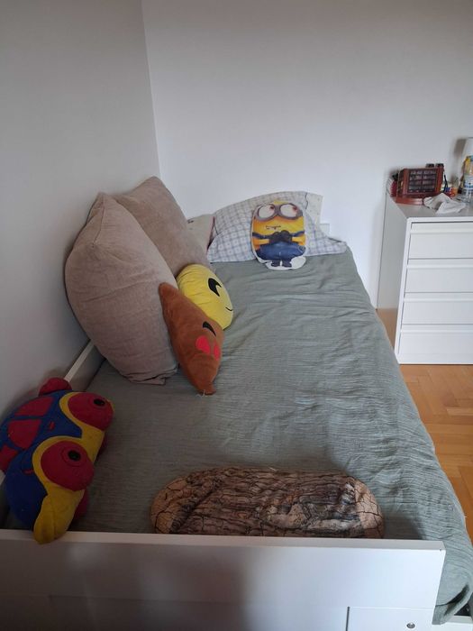 Cama branca 90x190cm.