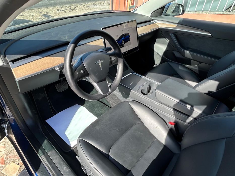 Tesla Model 3 –  2023 -  33700 km