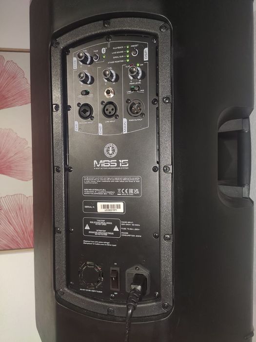 Vendo   coluna  amplificada  e tapete Roland e banco Mapex