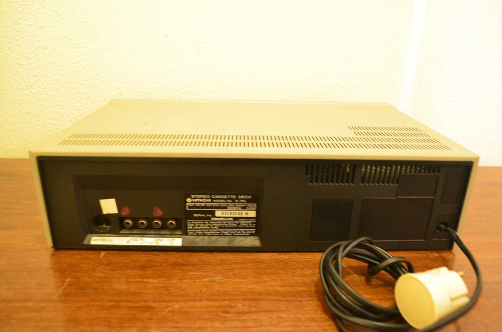 Gravador de Cassetes Hitachi D-75 S