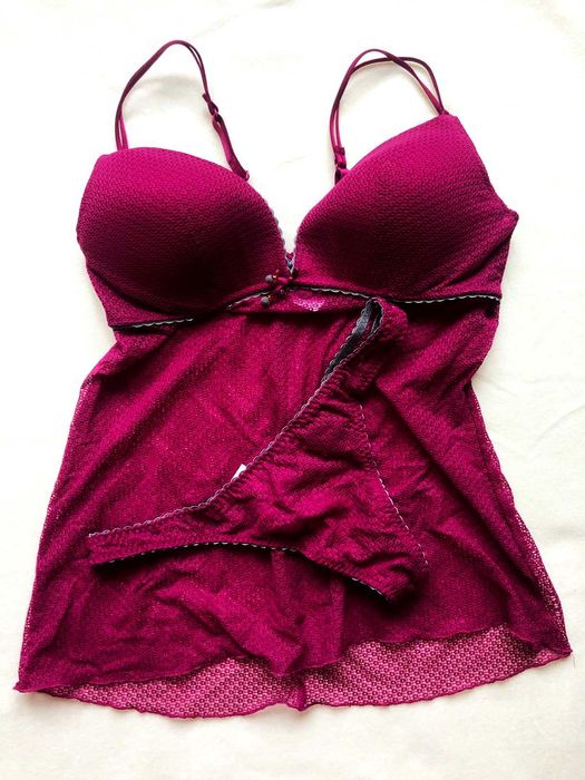 Intimissimi bluzeczka ze stanikiem i stringi IT4 nowy