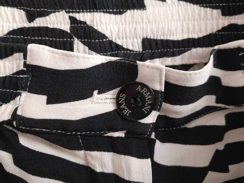 Spodnie z materiału Armani Jeans r. 40