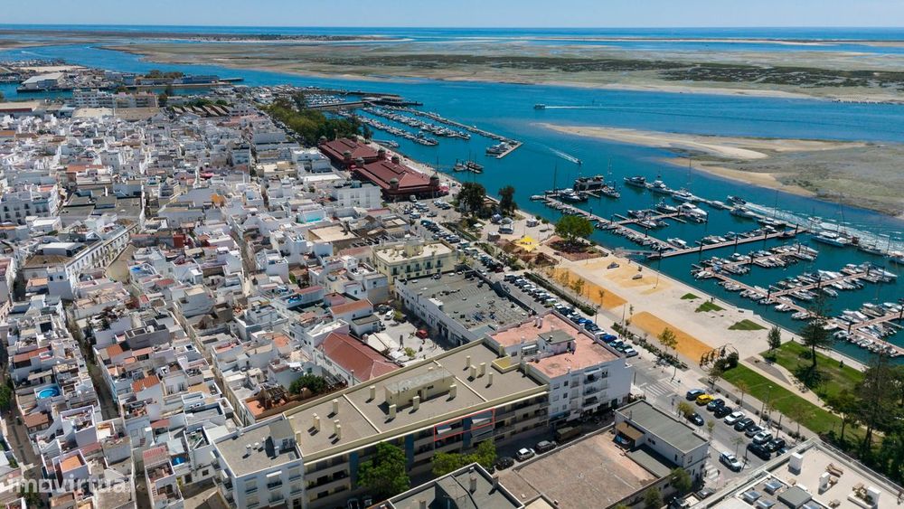 Apartamento T2 junto aos Mercados de Olhão, com elevador, garagem e ar
