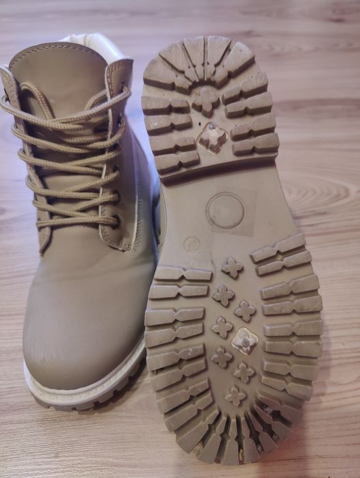 Beżowe botki trapery, trzewiki 37