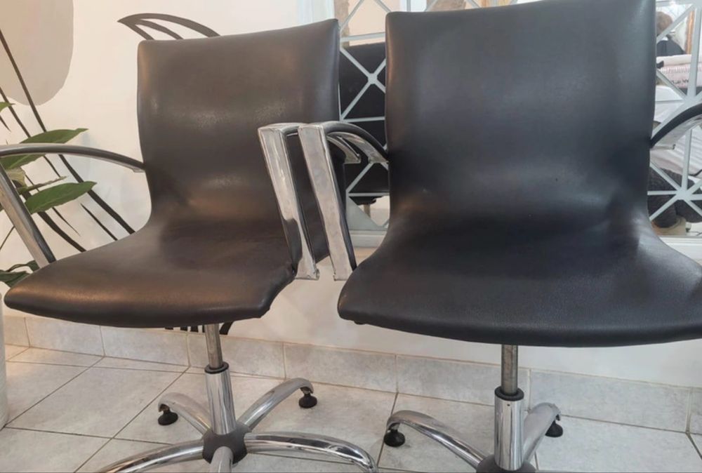 Cadeiras de Cabeleireiro Pretas com Rodas