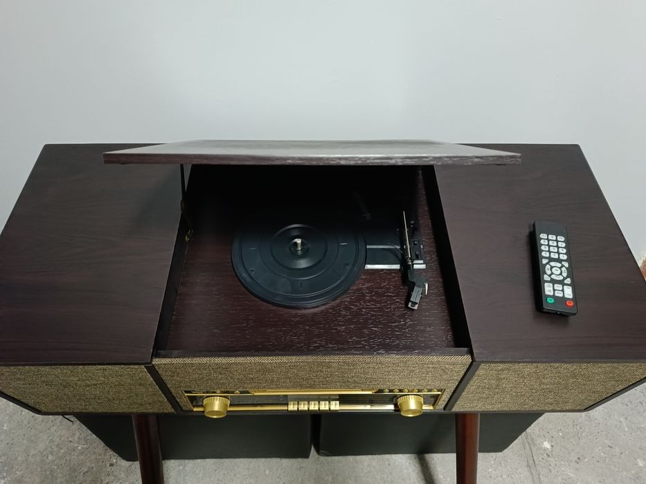 Radio Gramofon  na nogach