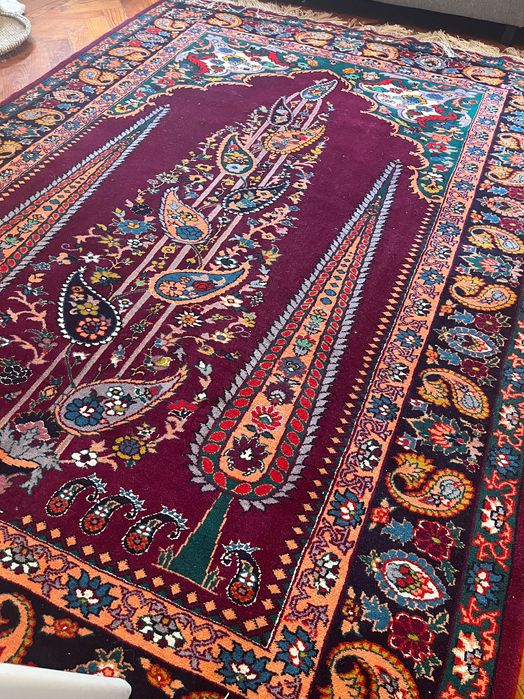 Tapete Persa Autêntico Feito à Mão – Seda
Tapete persa original