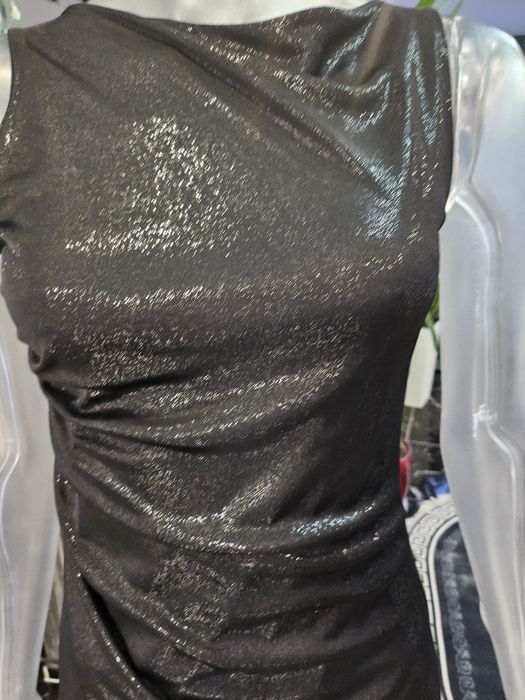 Sukienka prześliczna błyszcząca.