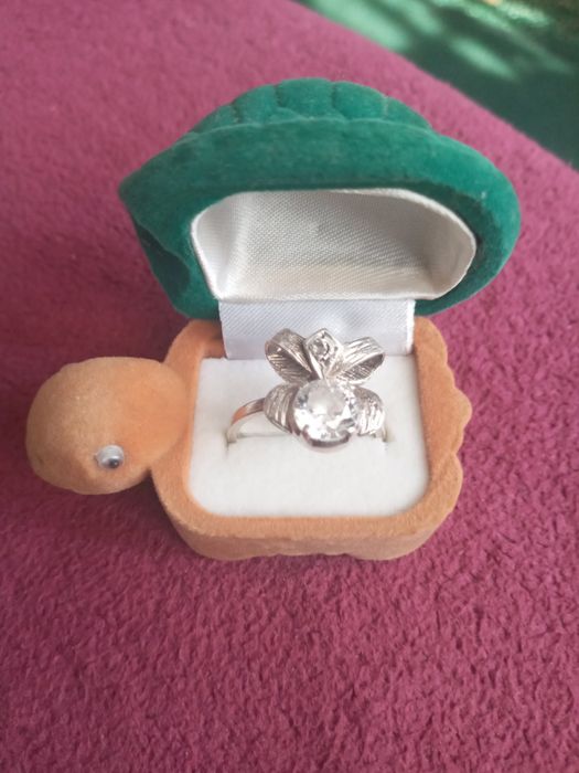 Серебряное кольцо с цирконием