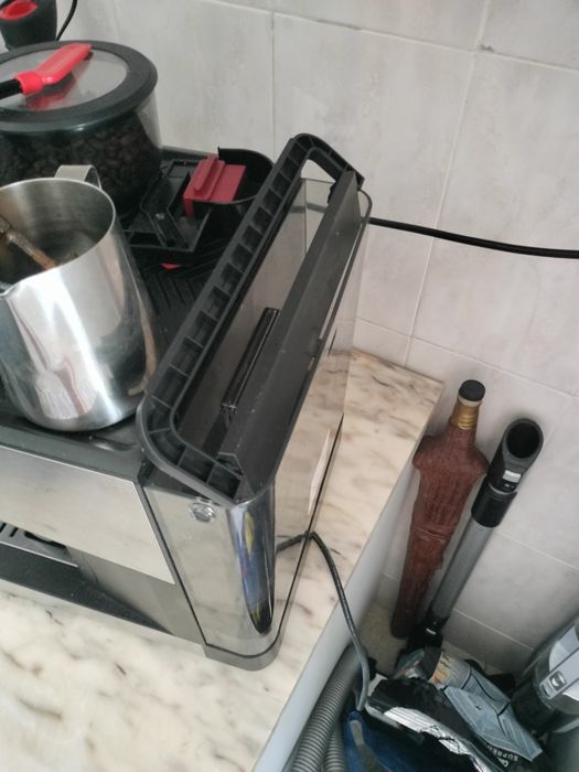 Máquina de Café Expresso Qilive Q.5233 com Moinho Integrado – Excelente Estado