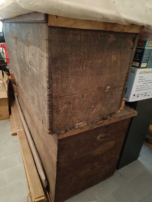 Arcas centenárias em castanho velho