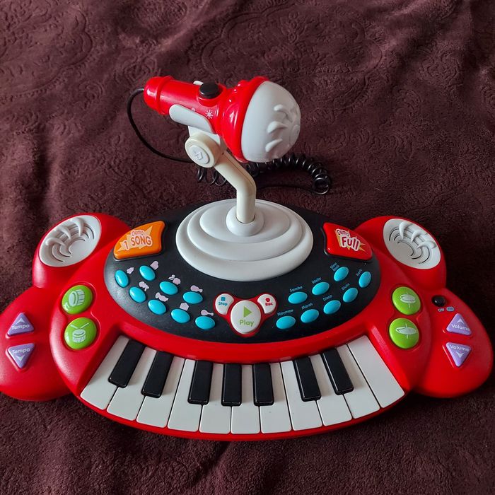 Піаніно, синтезатор, музичне дитяче