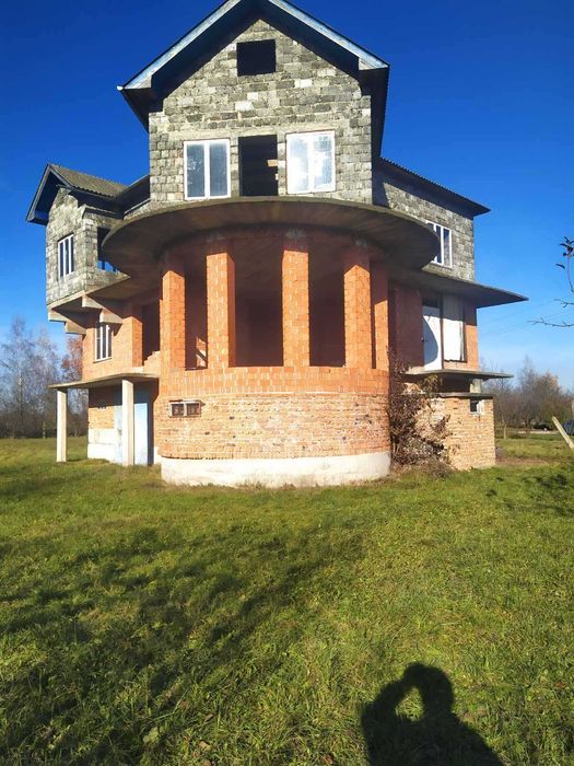 Продається будинок поблизу Івано-Франківська!