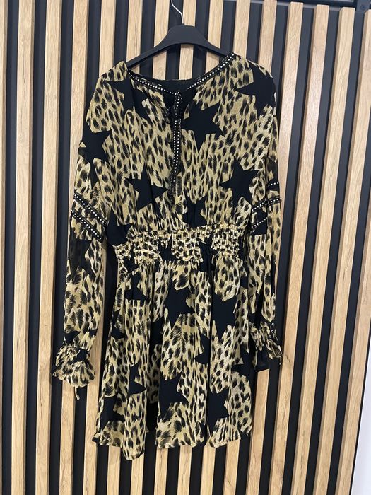 Sukienka w panterkę