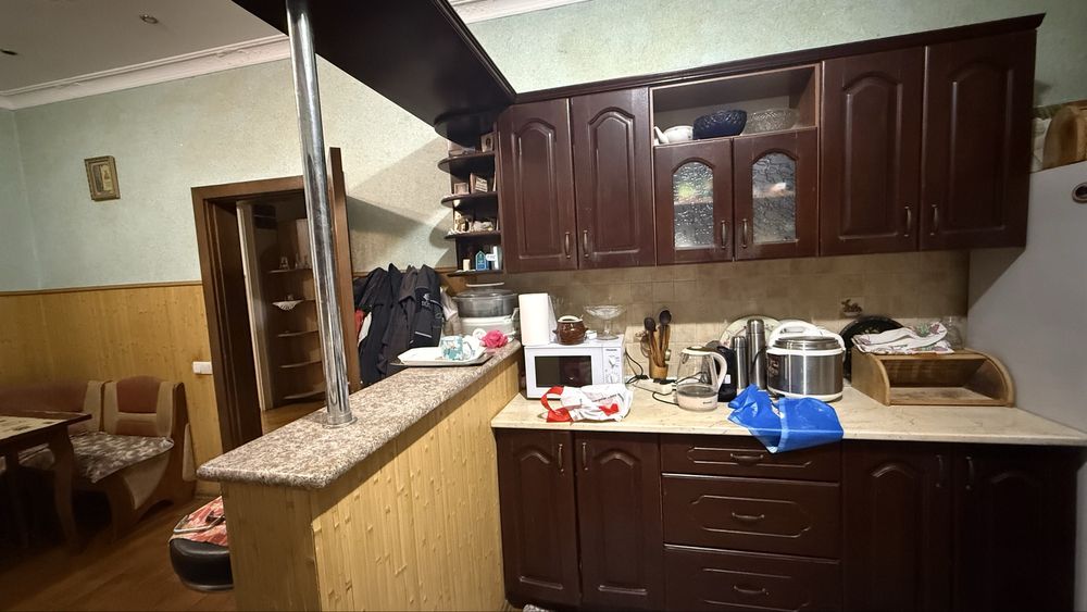 Кухня з дубовими фасадами