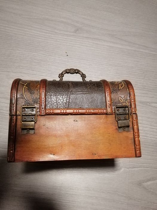 Шкатулка, чемодан