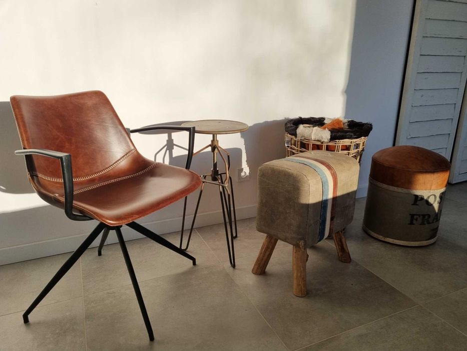 puf ze skóry J-line