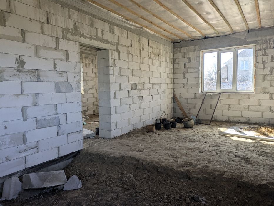 Продається БЕЗ КОМІСІЇ ТЕРМІНОВО недобудований будинок для тих, хто мр