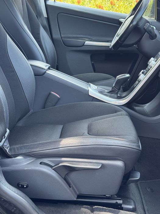 Para venda volvo x60 D4 caixa automatica , nacional em rigoroso estado com garantia de 24 meses