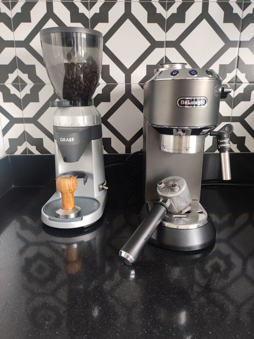 Maquina de café + moinho externo