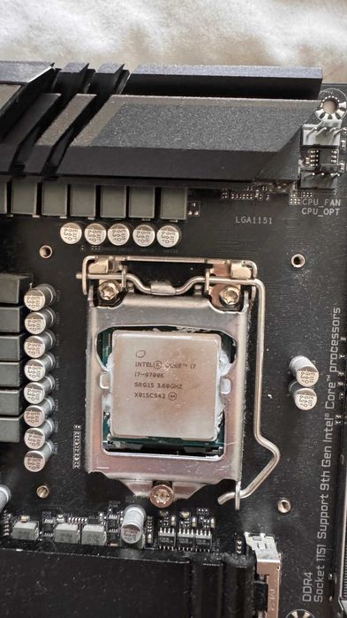 i7 9700K + Gigabyte Z390 AORUS Elite + Corsair A500
