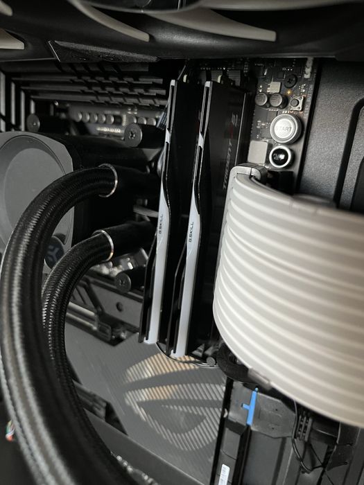 Memória RAM DDR5: 2x 16gb G.Skill Trident Z5 Rgb 7800mhz CL36 (32Gb total)