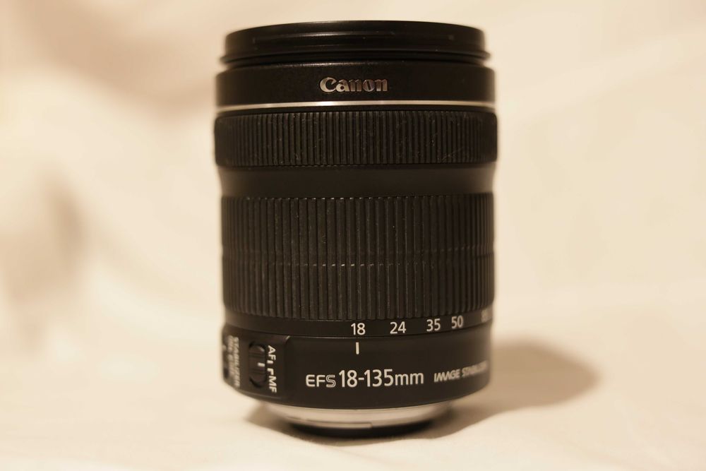 Objectiva Canon EF-S 18-135mm F/1:3.5-5.6 IS STM