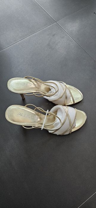 Sandálias cerimónia douradas