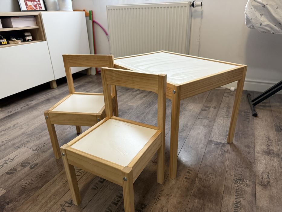 Stolik dziecięcy z dwoma krzeslami IKEA