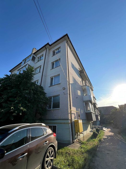 Євро 3К з власним паркомісцем та закритою територією