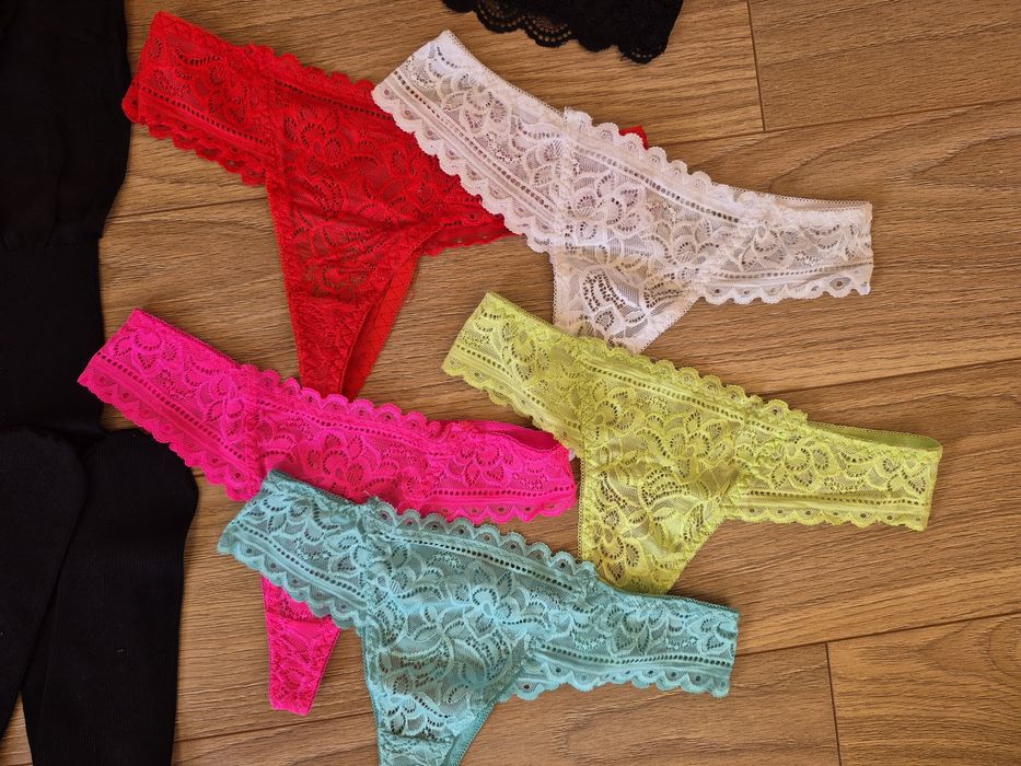 Biustonosz bardotka i gratisy