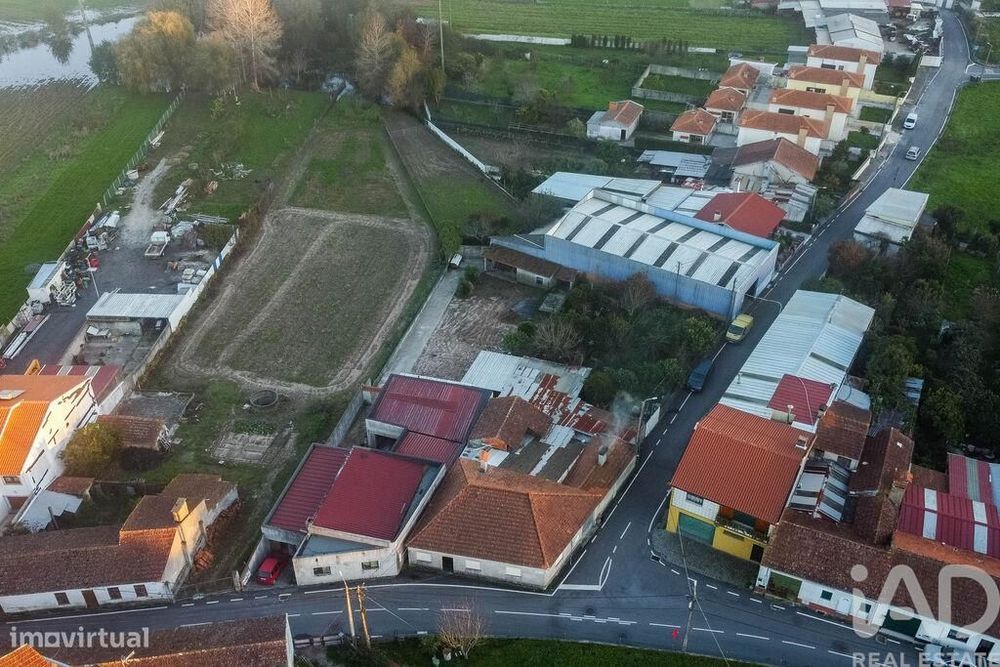 Moradia isolada T4 em Eixo e Eirol de 305 m2