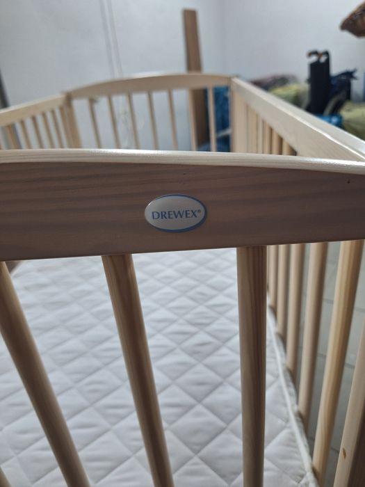 Łóżeczko drewniane