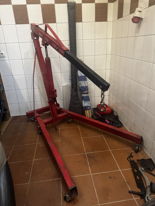 Dzwig warsztatowy do silnikow 2T skladany hydrauliczny