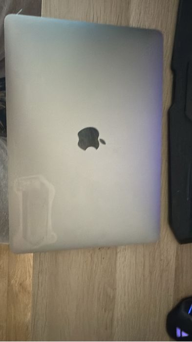 Macbook Pro + Iphone 16 pro max