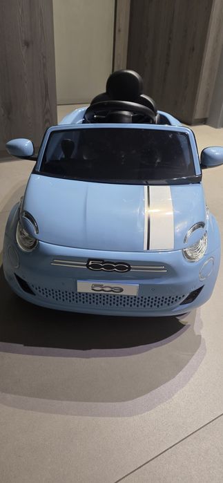 Vende se um carro para crianças, fiat 500