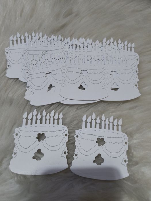Scrapki tort urodzinowy 16 sztuk