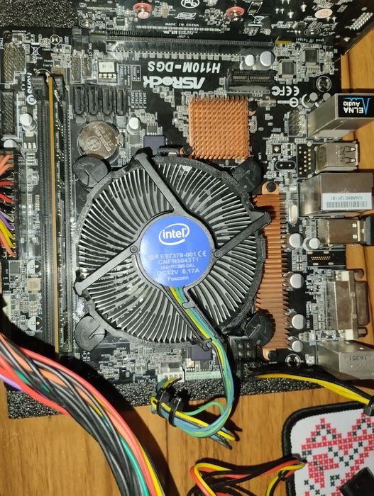 комплект i3-6100/4gb ram/Asrock H110M-DGS кулер