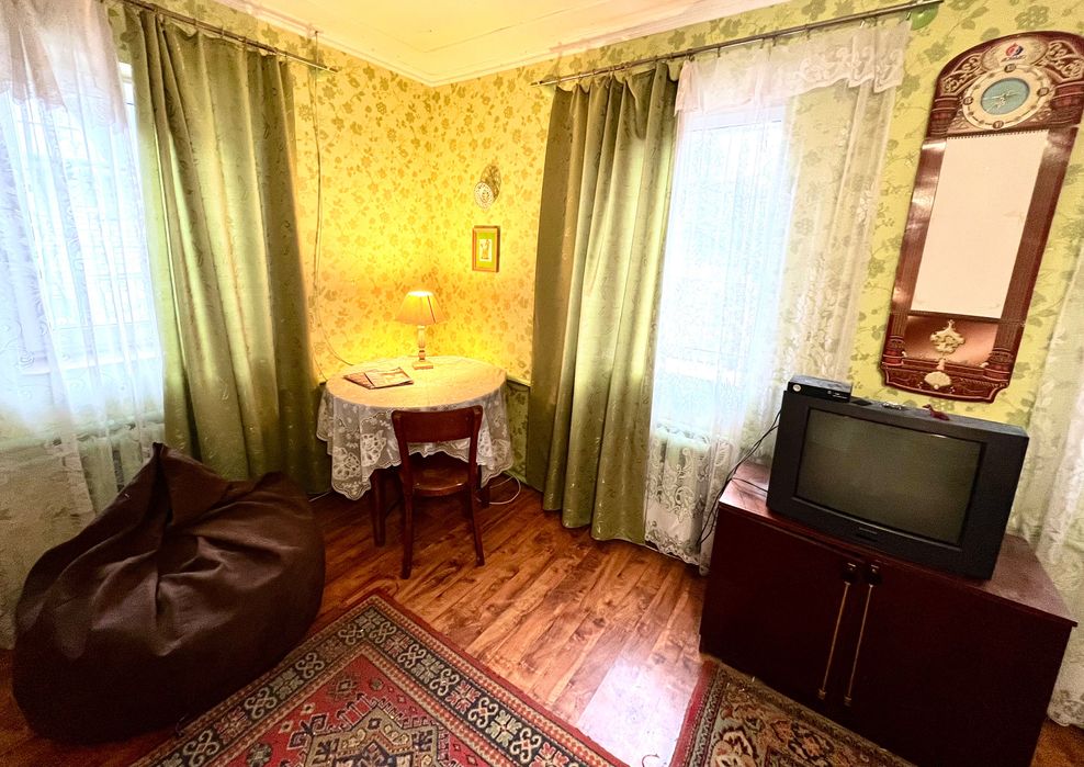 Продам вінтажний будиночок 77кв.м+17 соток з виходом до озера.