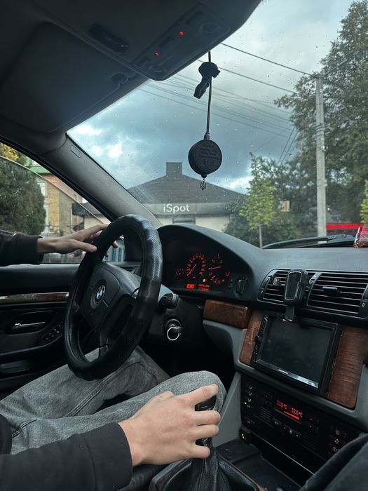 Продам бмв е39 2.0