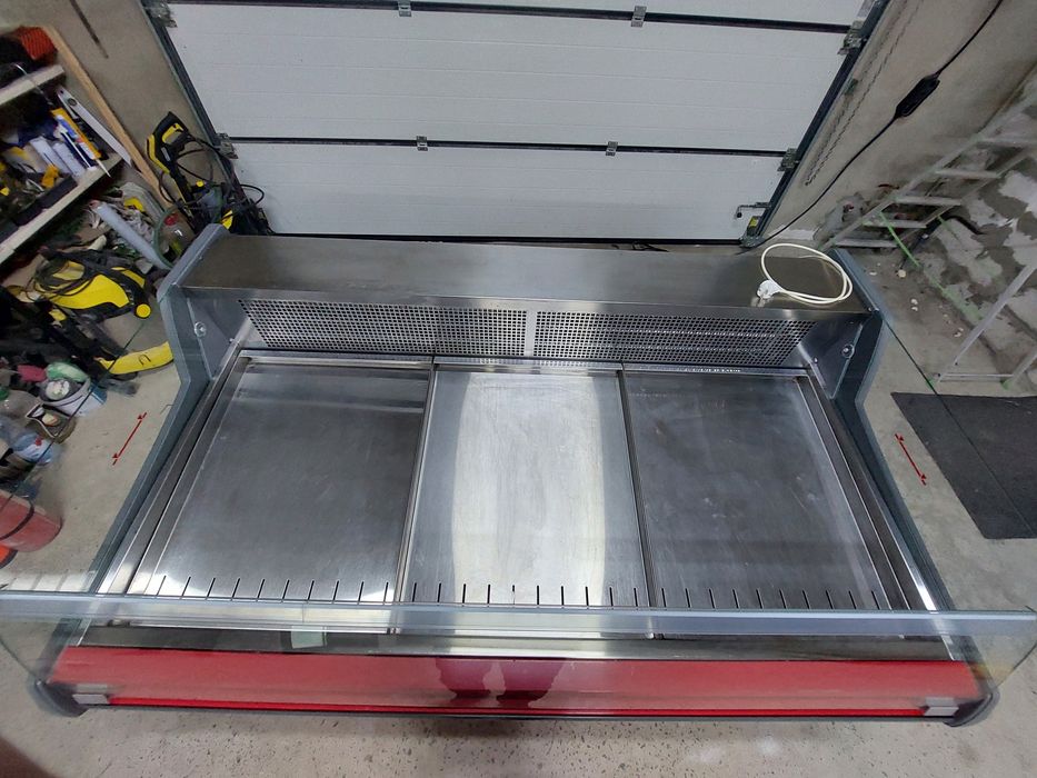 Холодильна вітрина "Риба на льоду".