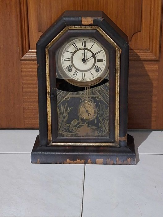 Relógio de Capela Waterbury - USA, a precisar de restauro