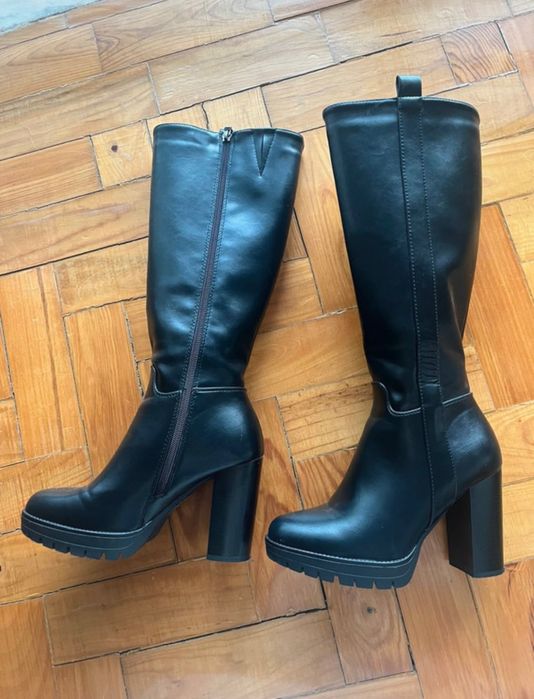 Botas cano alto com salto alto