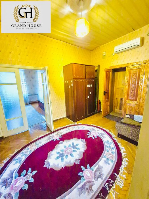 Продам елітну трикімнатну квартиру в центрі міста - 100 м².