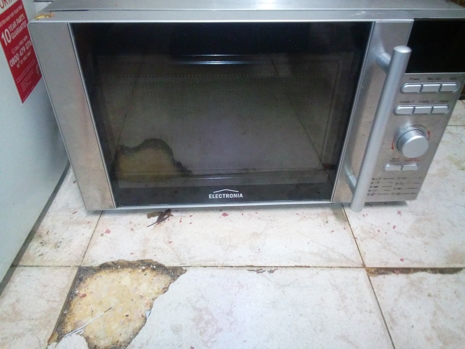 Microondas Electrónica todo inox moderno 20€