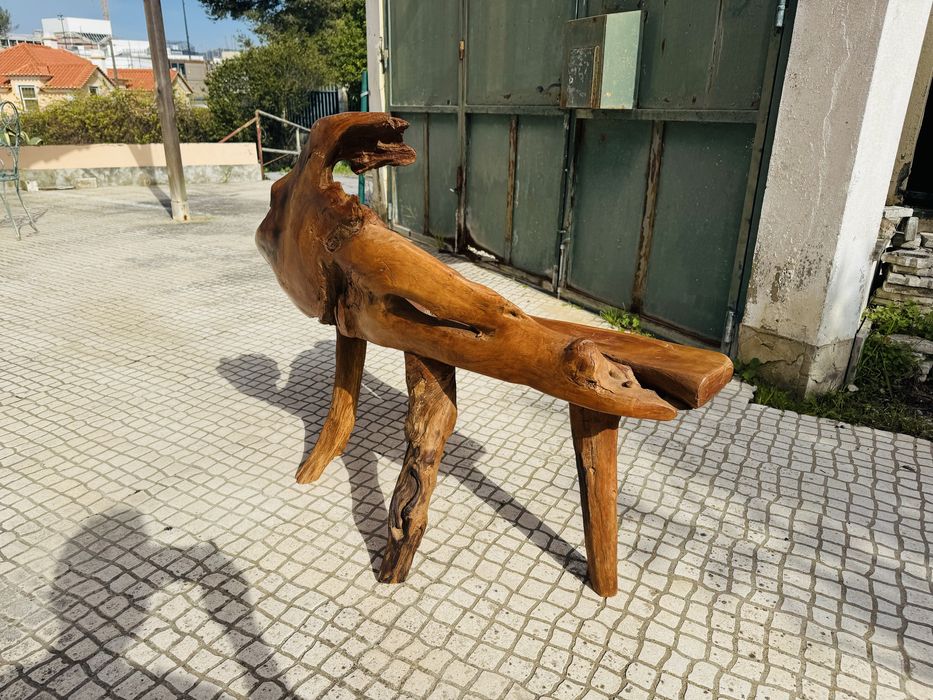 Conjunto de banco e mesa de Bali